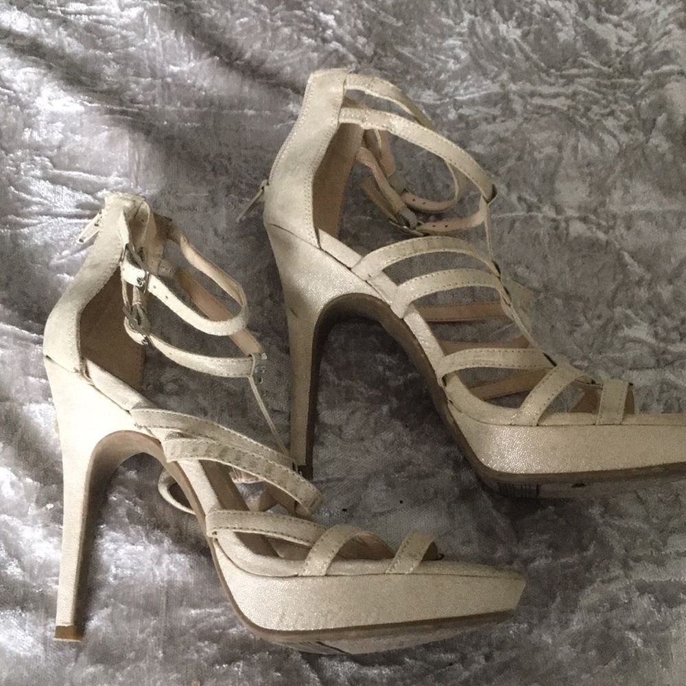 Heels - Picture 3 of 4